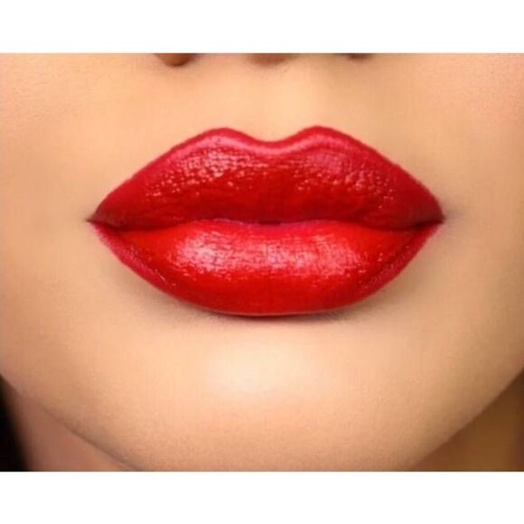 BNIB~Reina Rebelde Bold Lip Color Stick in Tremenda Red - Picture 3 of 3